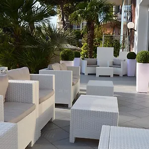https://hotel-mirage-milano-marittima.emilia-romagnahotels.net